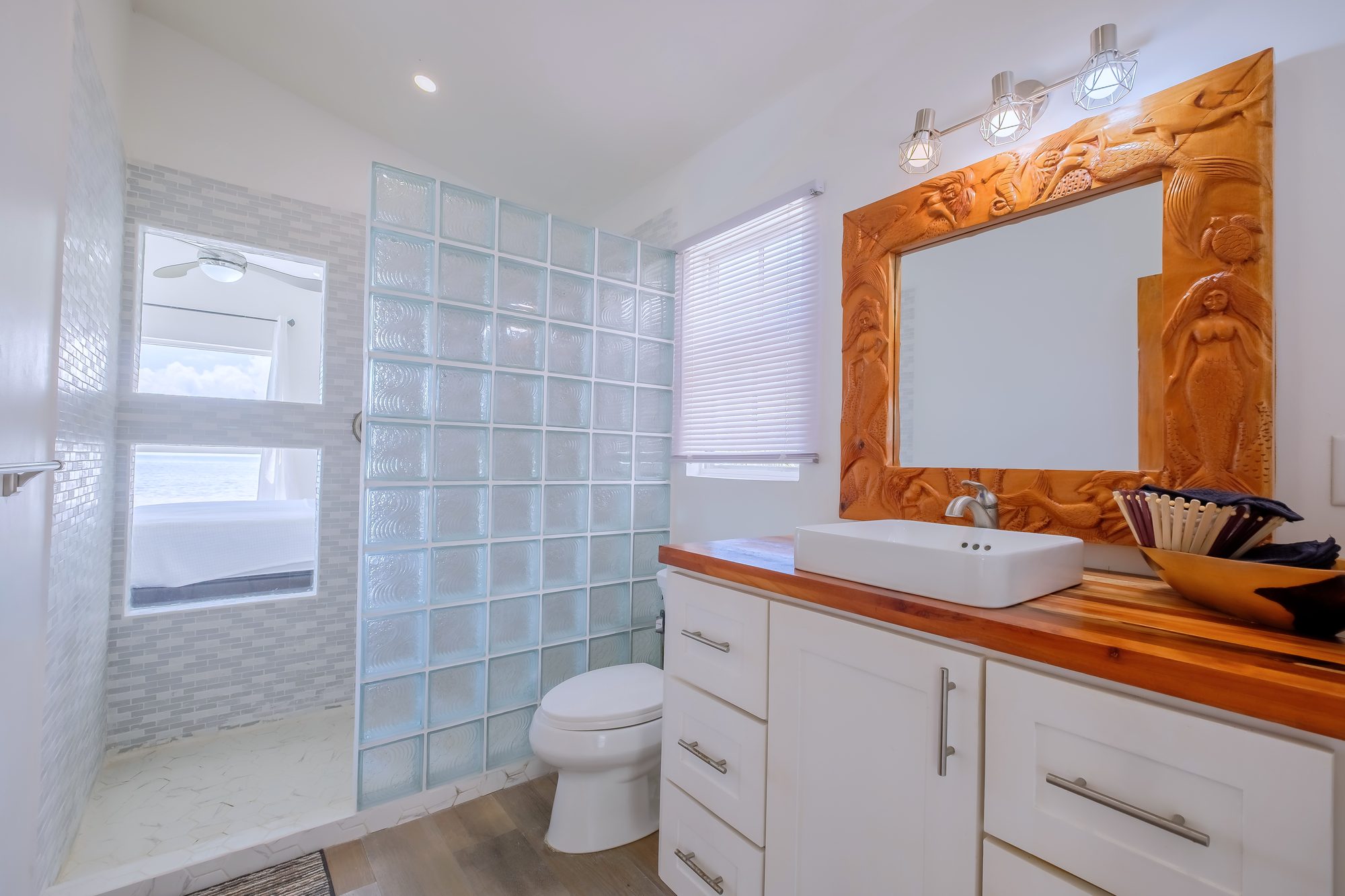 Main Bathroom Walking In